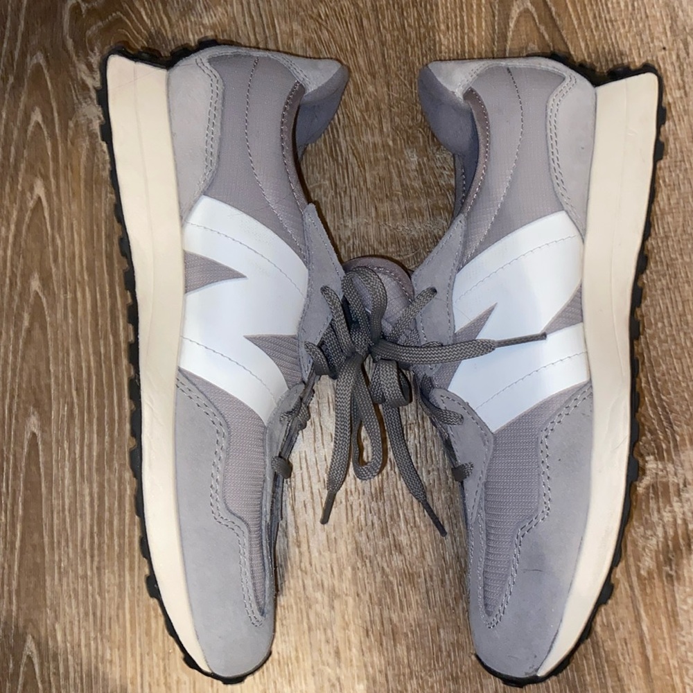 New with box - 237 new balance size 7 in big kids or 8 in woman